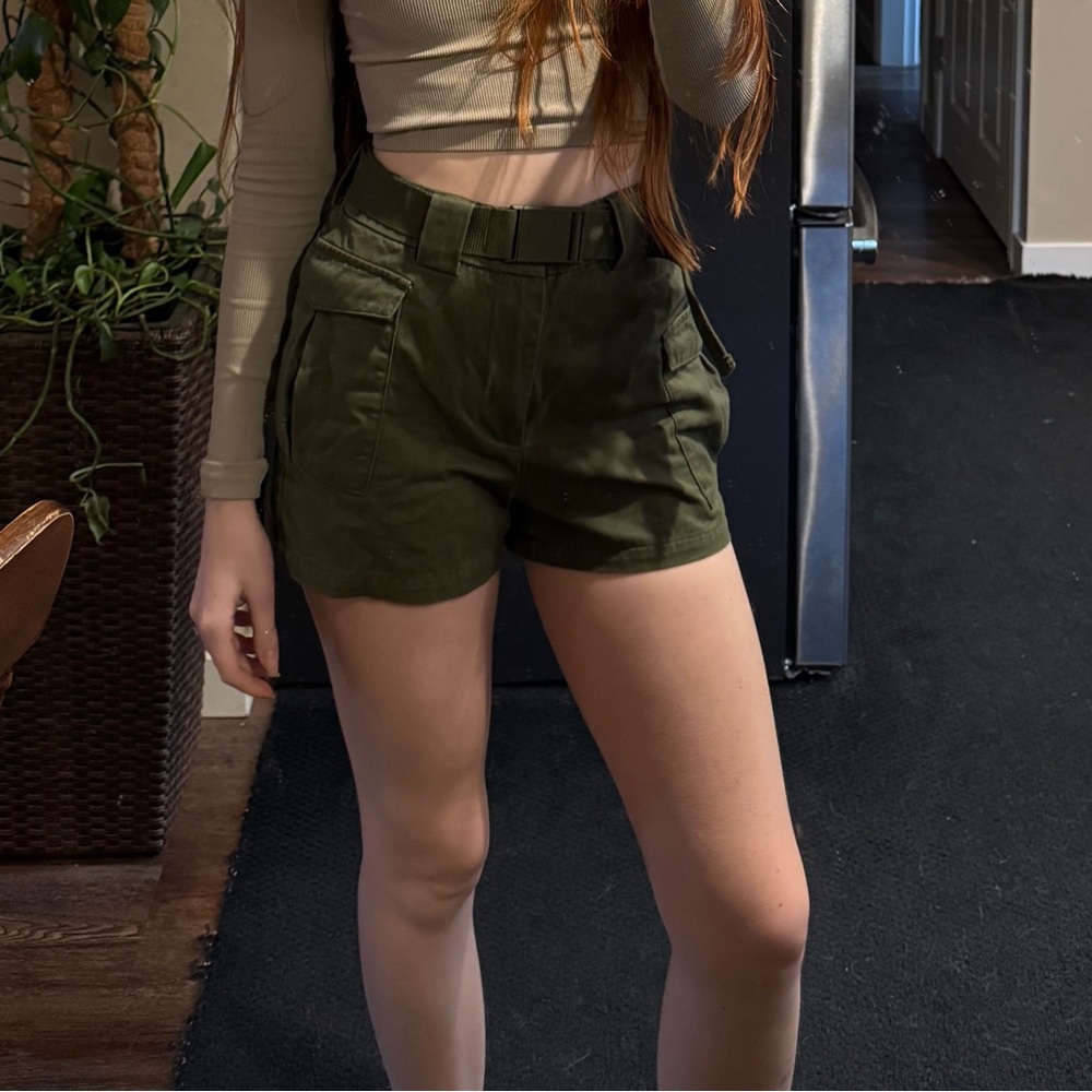 Aritzia cargo shorts🐢